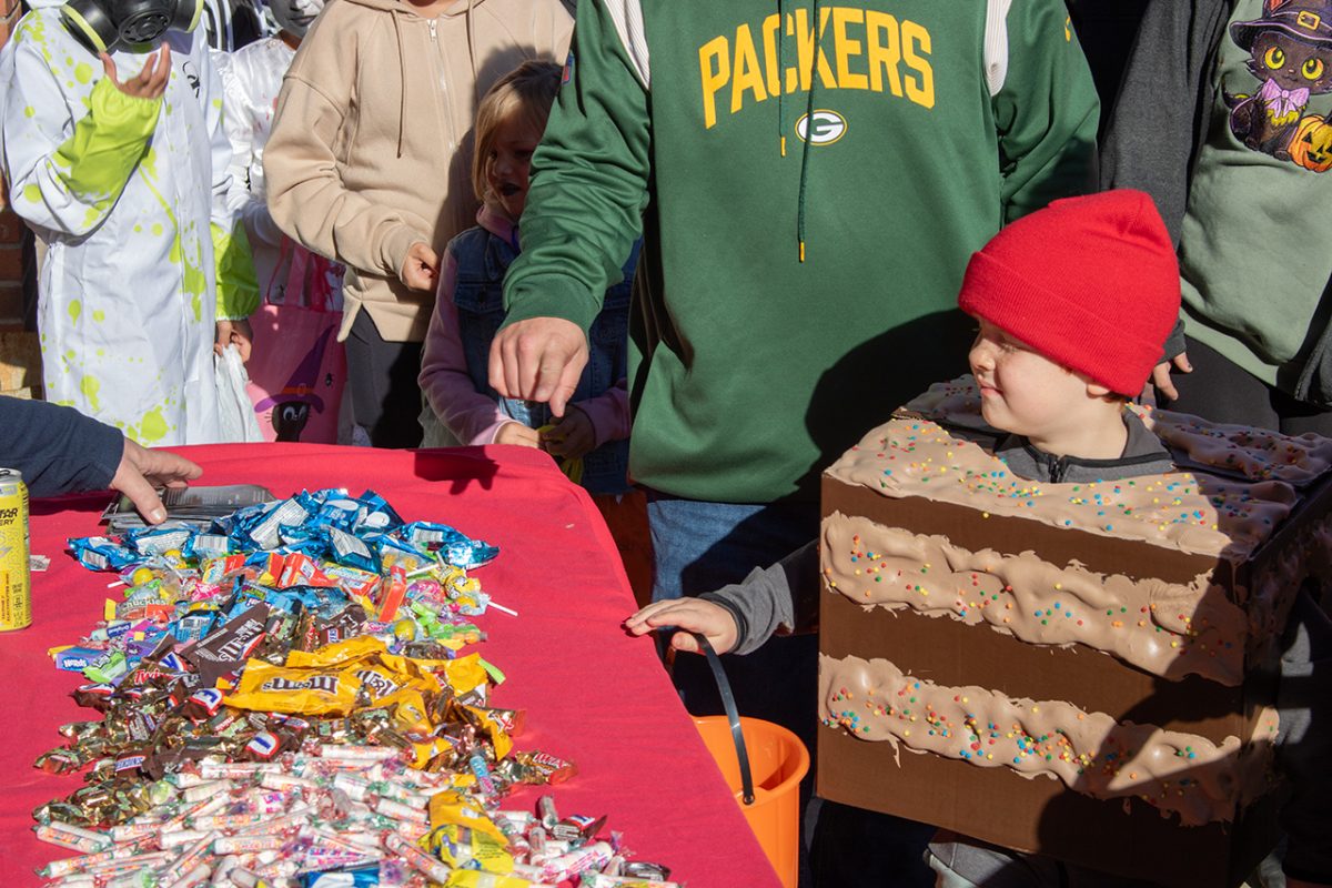 Downtown Eau Claire Inc. (DECI), a local nonprofit aimed at promoting downtown businesses and hosting community-based events, held its annual trick-or-treating event on Saturday, Oct. 26. Participating downtown businesses on N. Barstow street and S. Barstow street handed out candy to trick-or-treaters. 
