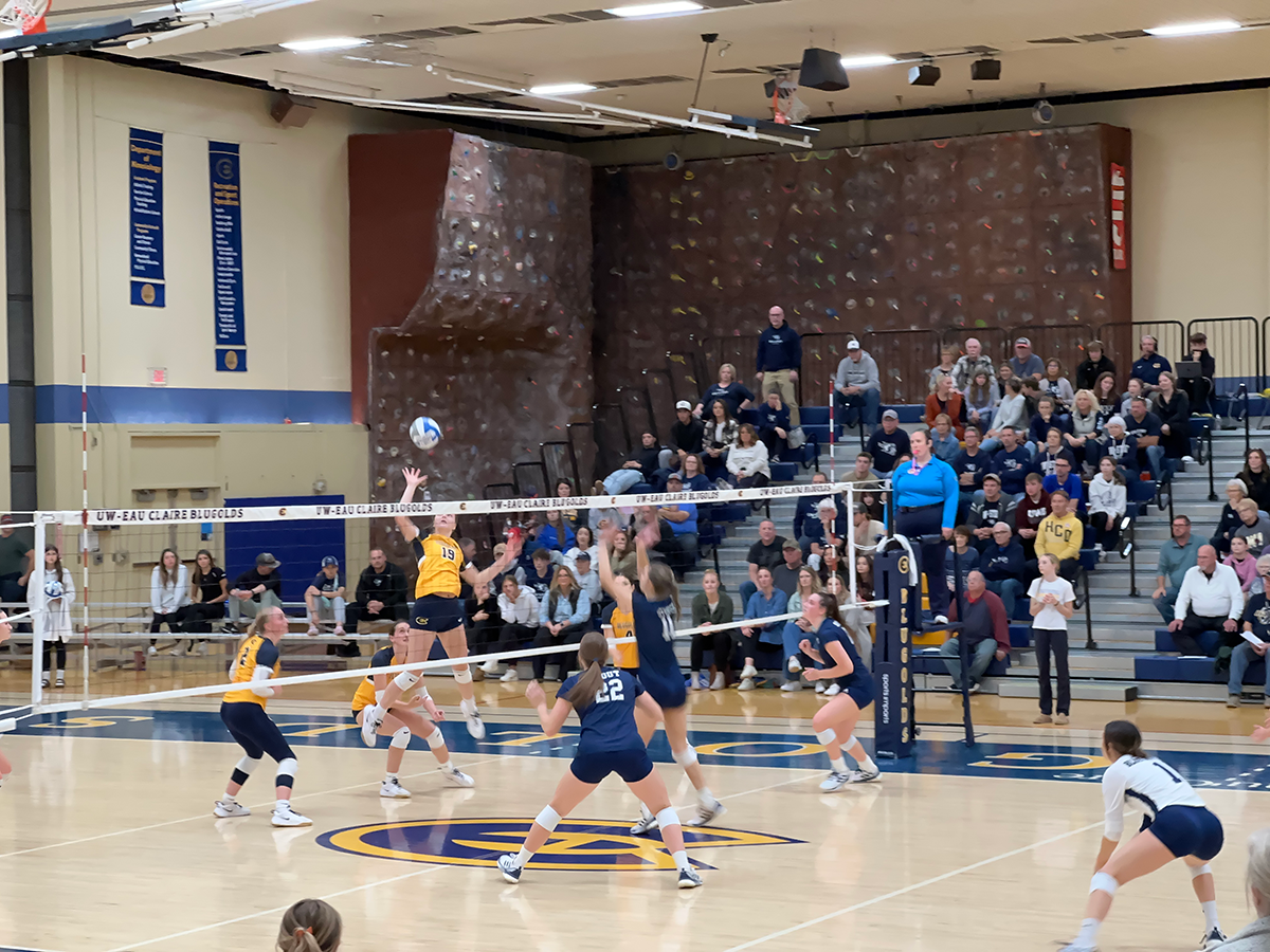 Middle Blocker Sophia Brown goes up to make a play.